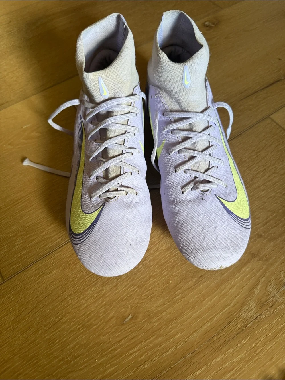 Nike Women’s Light Purple Lace-Up Soccer Boots with Yellow Swoosh
